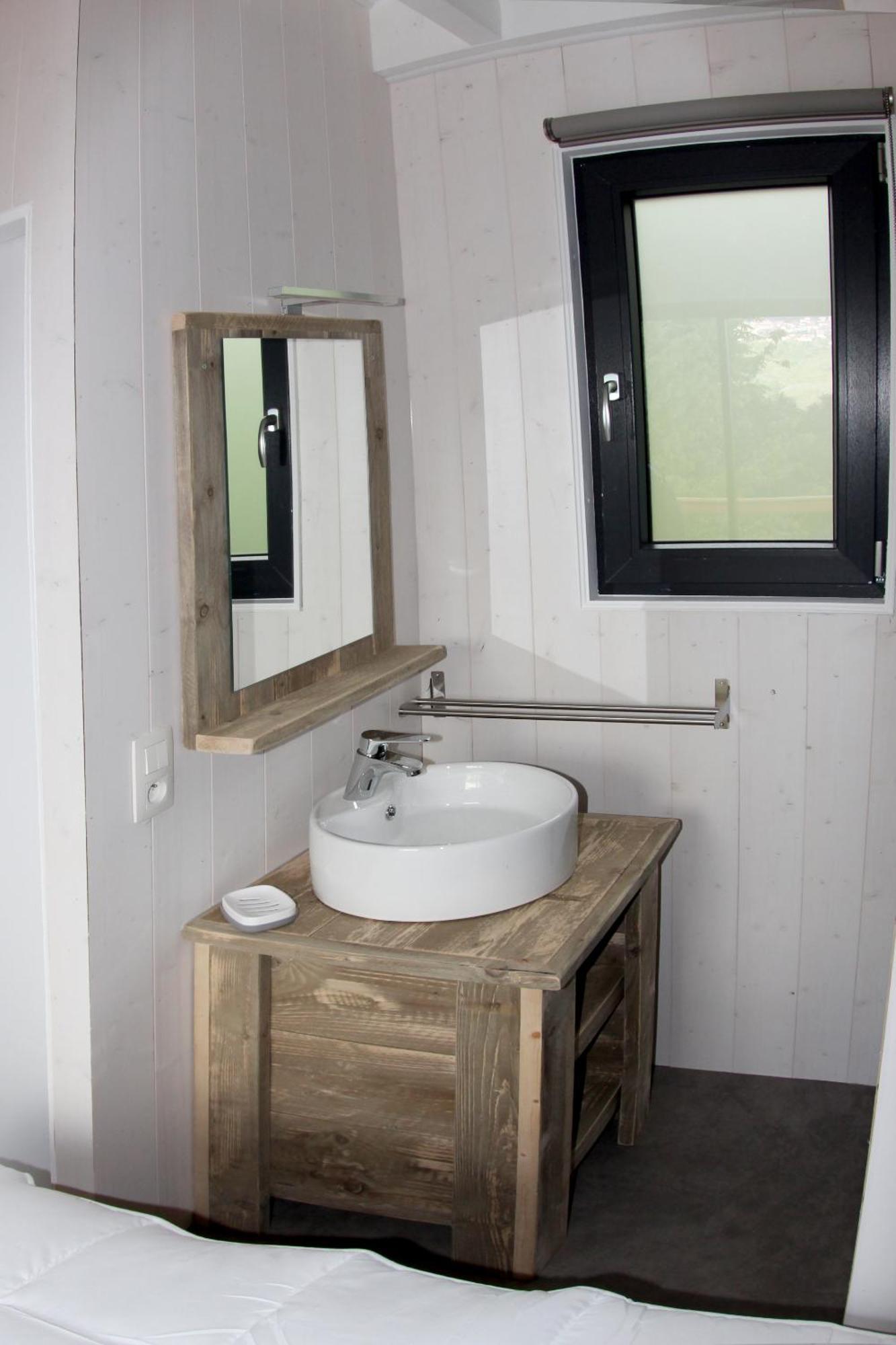 Lodges Arverne Vic-le-Comte Стая снимка